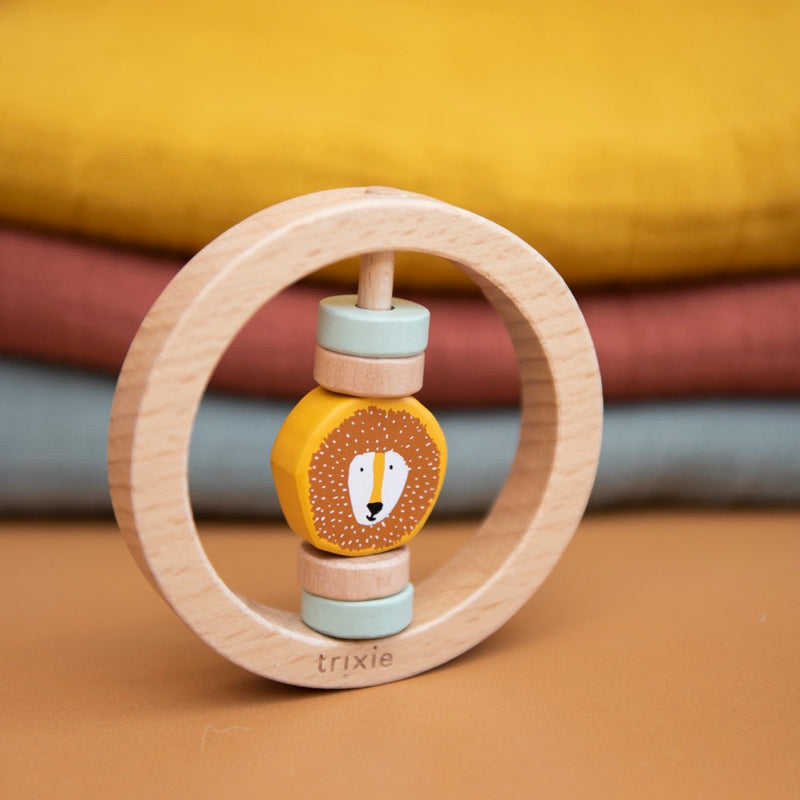 Wooden round rattle - Mr. Lion